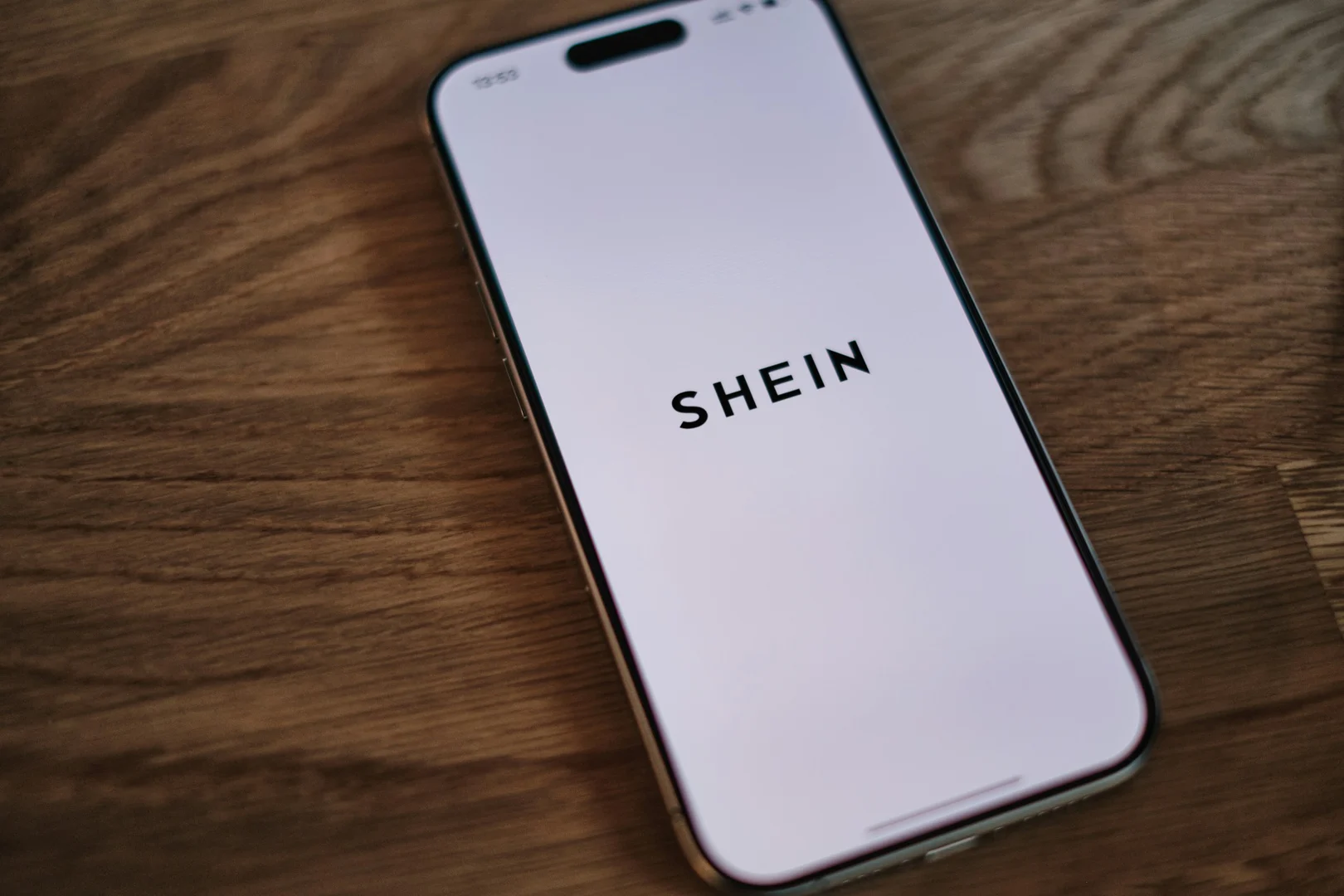 Imagem oficial do evento Ações da Shein caem 9% na estreia da bolsa de Hong Kong após IPO de US$ 1,7 bilhão